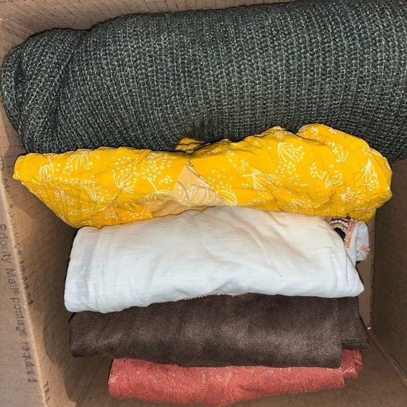 WOMEN'S SMALL EARTH TONE CASUAL NOT SO MYSTERY BOX - Picture 1 of 3